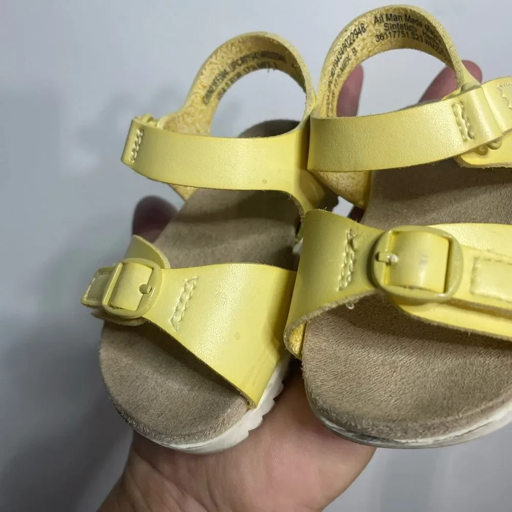5 for $25🔥Wonder Nation Pale Yellow Strappy Sandals Baby‎ Size 2